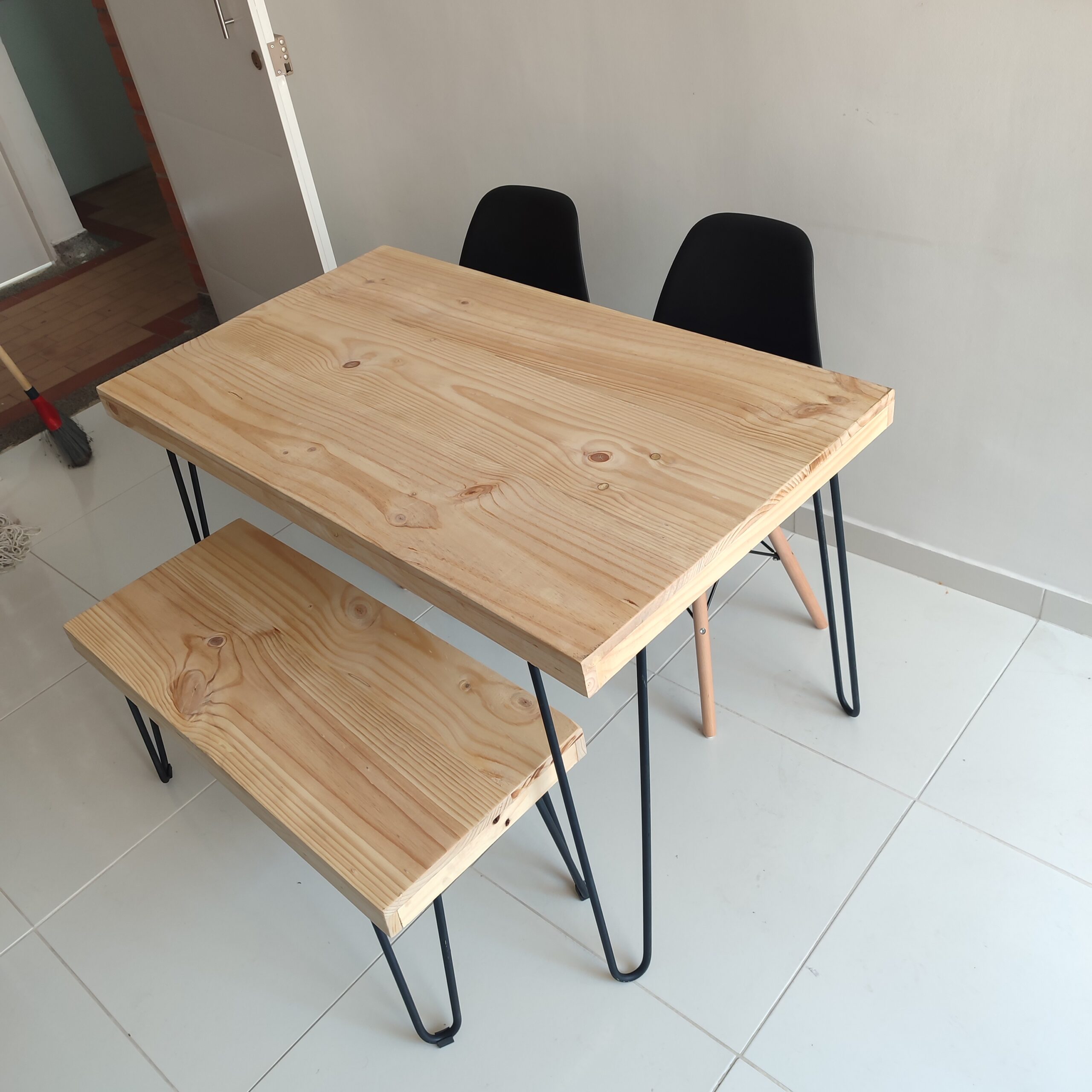 combo pinoforja 4 puestos , 2sillas y 1 banca